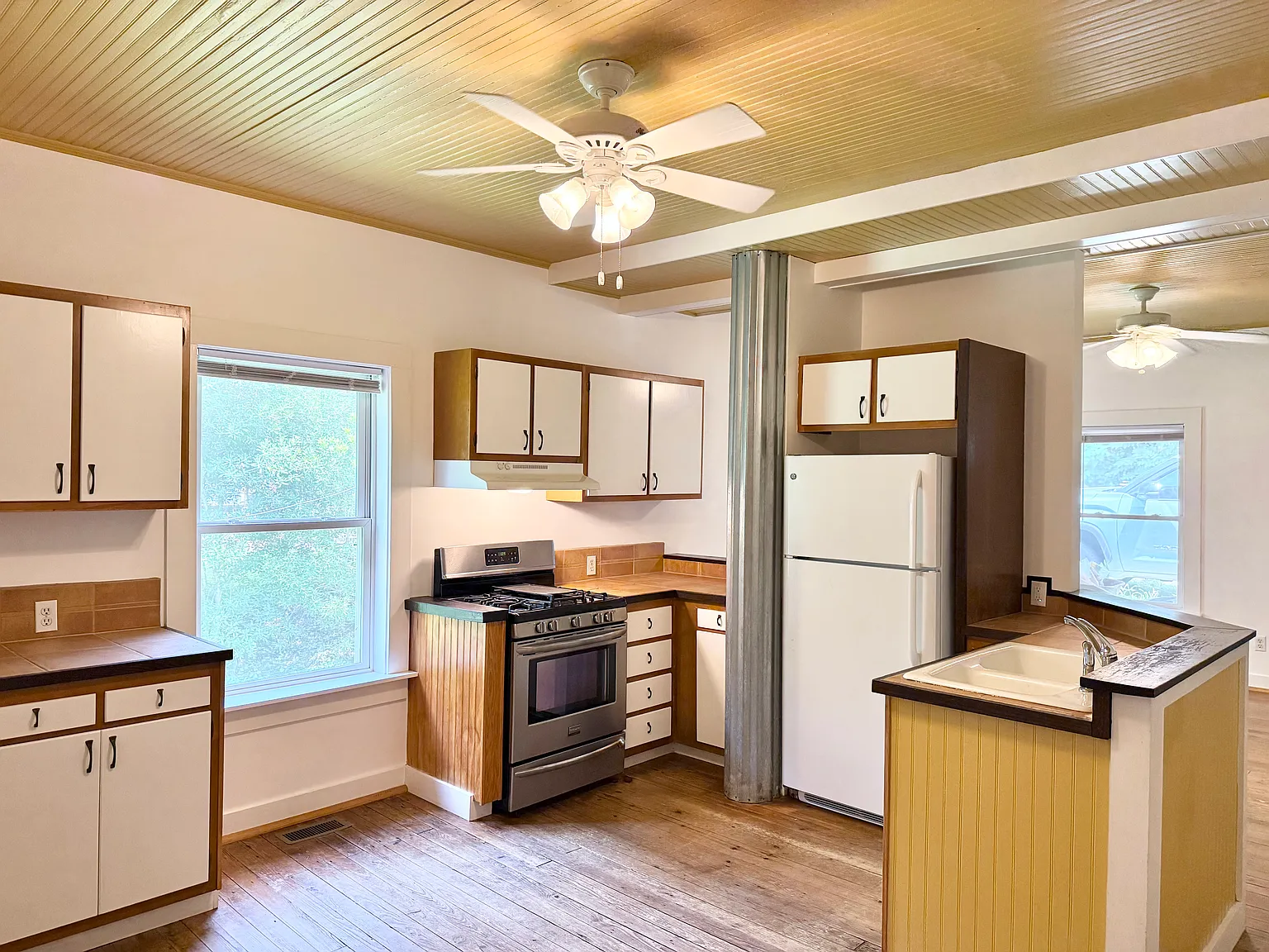 2 bed, 850 sqft, $1,650 — Photo 2