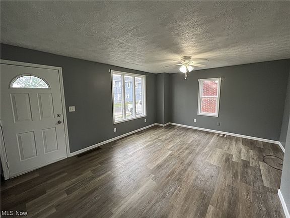 3rd image of 308 Winckles St