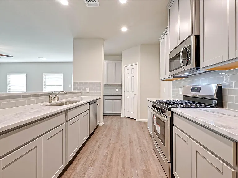 983 Golden Willow Ln — Photo 10