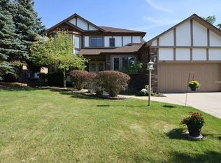 285 Parkland Dr, Rochester Hills, MI 48307