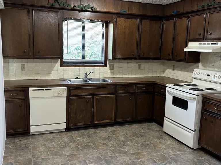 3120 S Pinecrest Ave — Photo 4