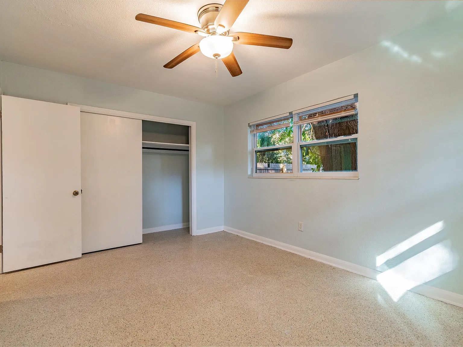 2 bed, 1800 sqft, $2,300 — Photo 4