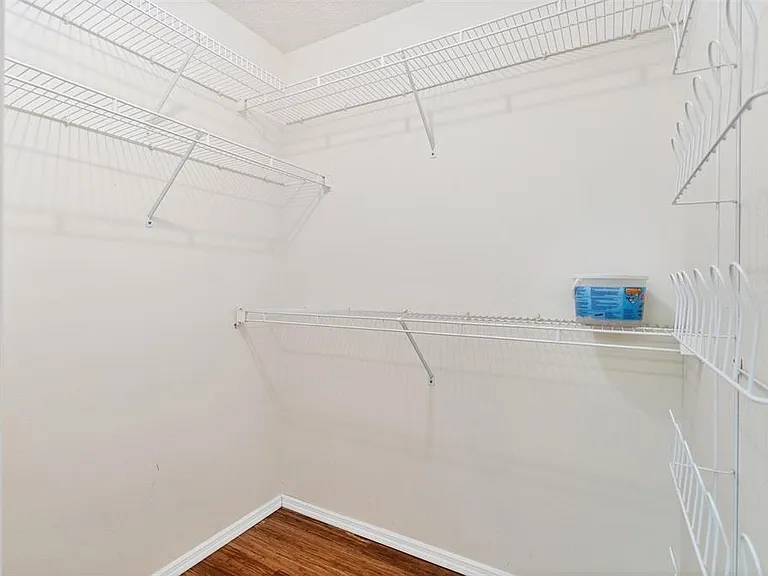 190 N Oxford Dr — Photo 11