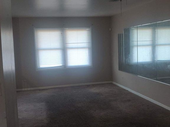5th image of 18940 Oakwood Ct