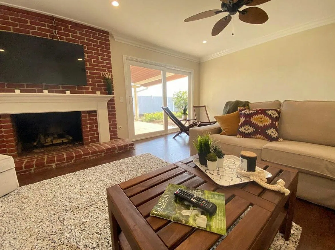 1053 Presidio Dr, Unit A — Photo 2