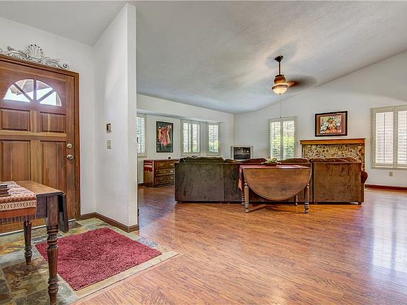 4th image of 726 Ashley Ave