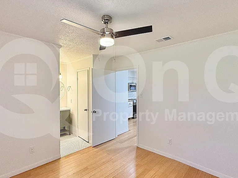 5608 Cougar Dr #220 — Photo 8