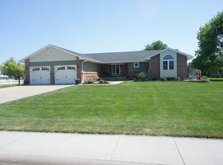 1005 Grisham Dr, Gibbon, NE 68840