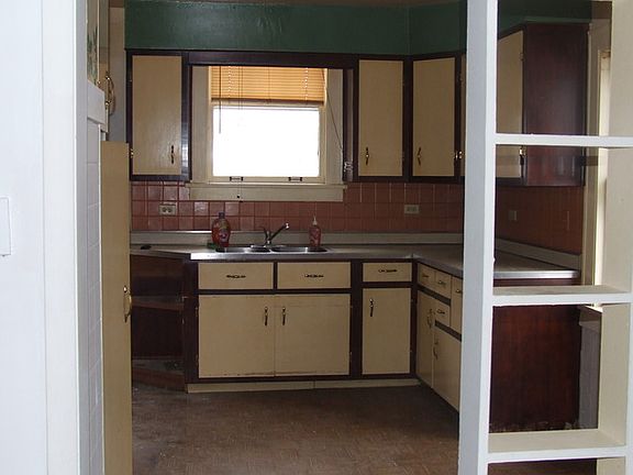 5th image of 17600 Highland Ave