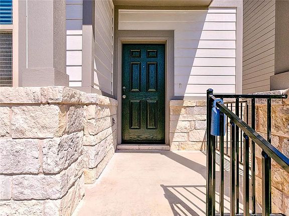 2nd image of 1749 Yaupon Grove Ln