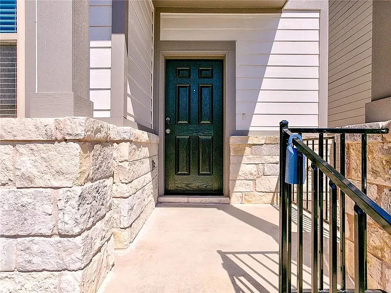 1749 Yaupon Grove Ln — Photo 2