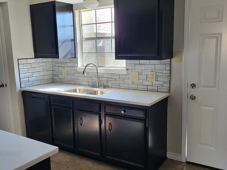 4150 Crow Rd #17 — Photo 2