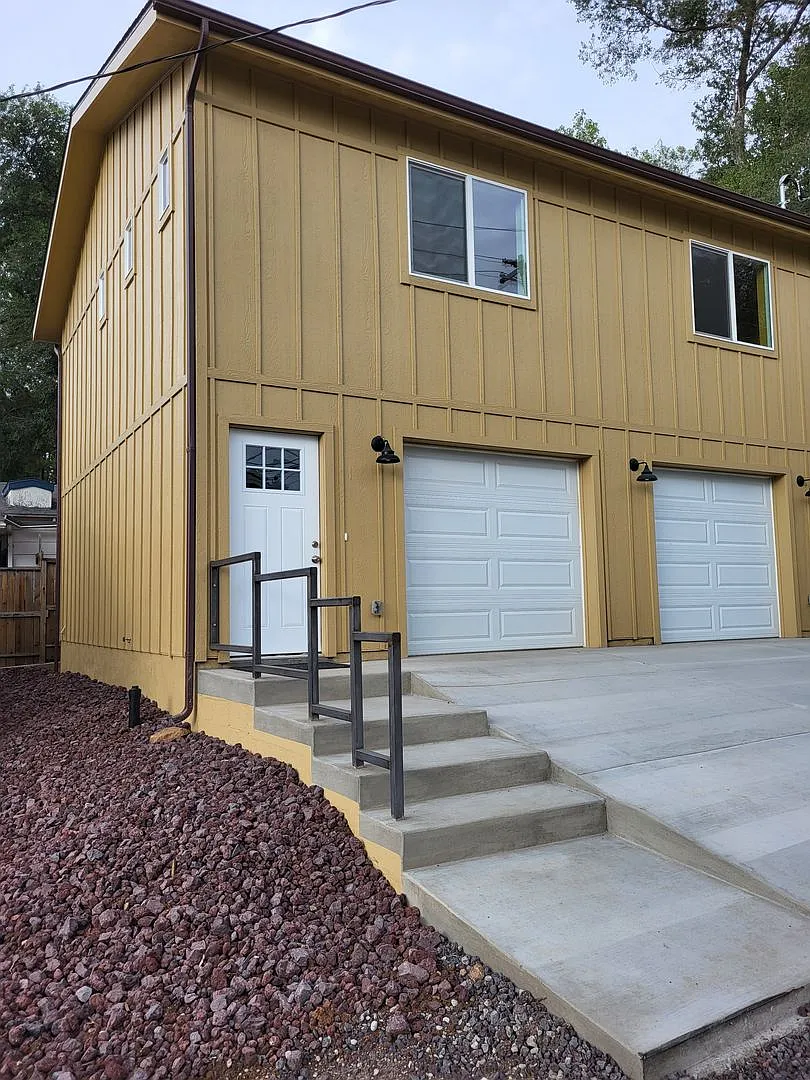 210 N Elden St — Photo 2