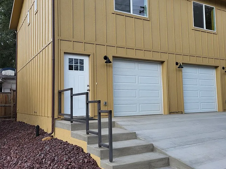 210 N Elden St — Photo 2
