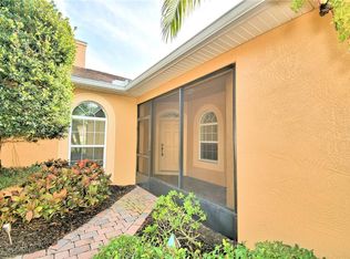 1230 Vienna Square Dr, Winter Haven, FL 33884