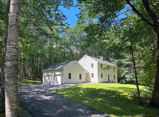 16 Greenbriar Ln, Amherst, NH 03031