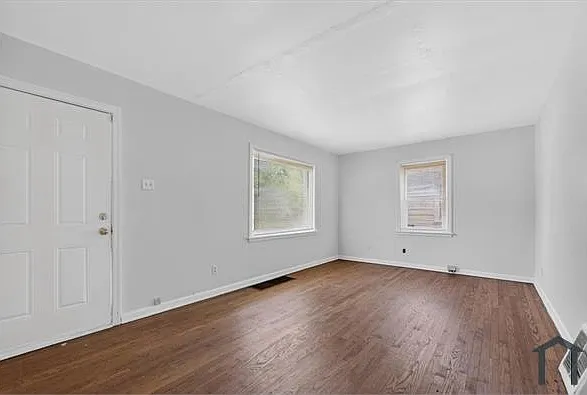 400 S Harvey Ave — Photo 6