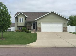 746 Willowbrook St NE, Owatonna, MN 55060