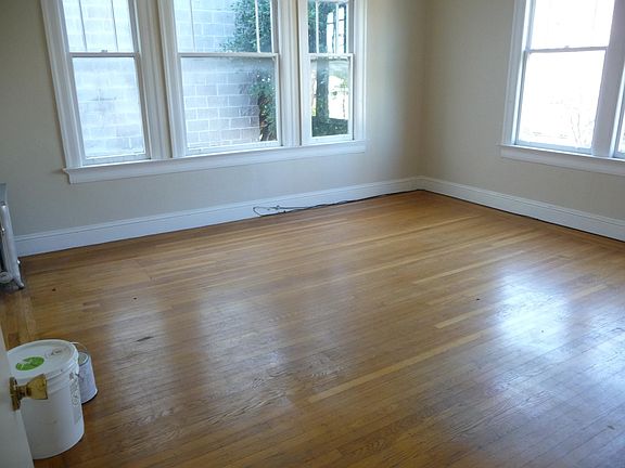 2nd image of 1302 Willard St