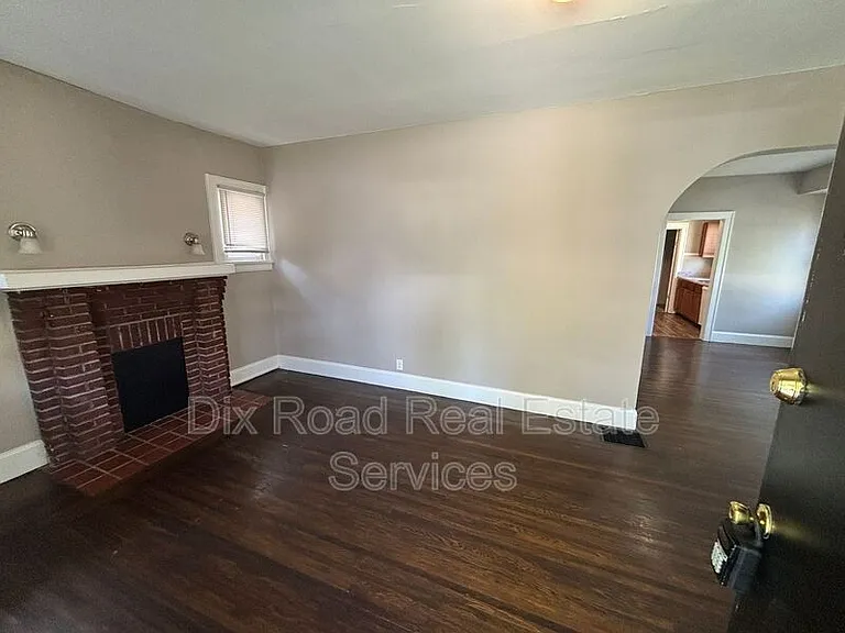 3701 Iona Ave — Photo 6