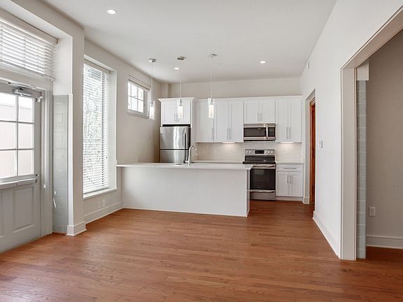 3rd image of 820 Dauphine St Unit 106