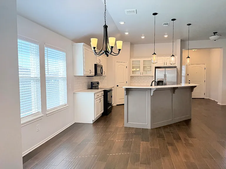 18600 Luna Dr — Photo 11