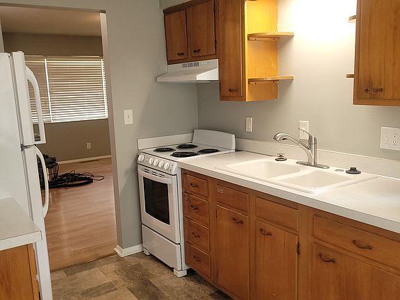 4th image of 753 W 5th St #1