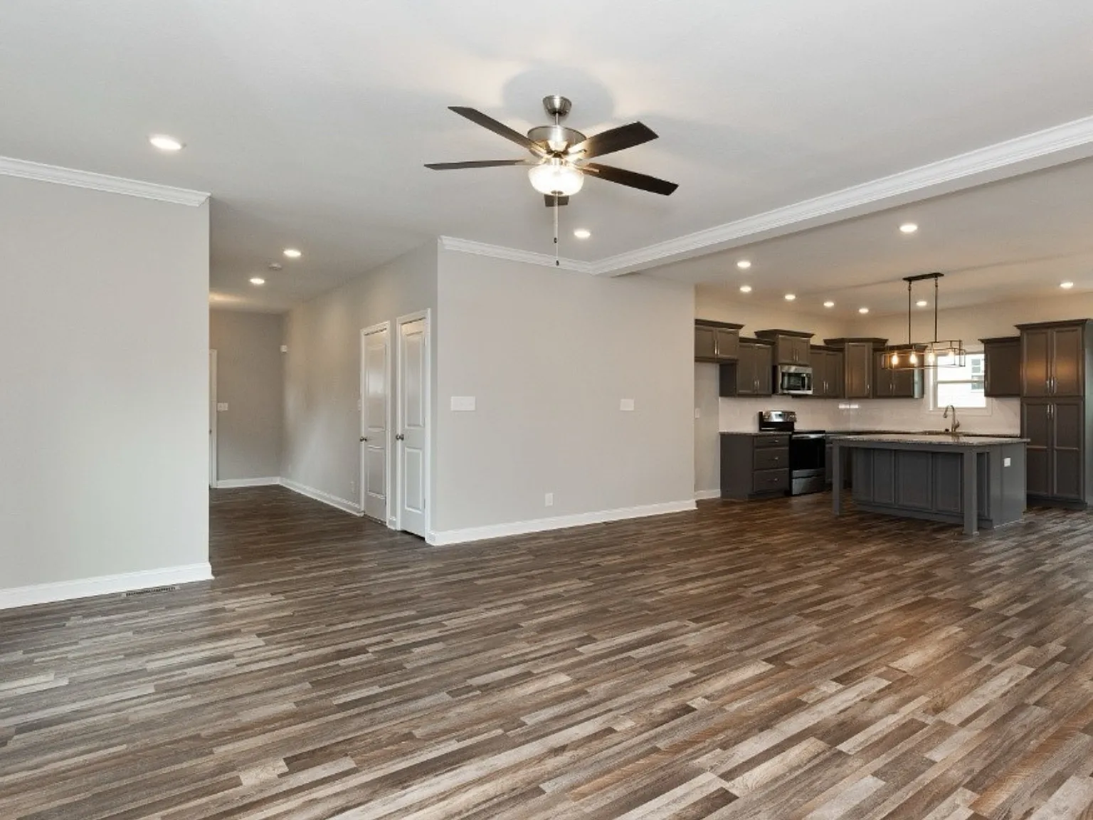 1086 Spicer Dr — Photo 3
