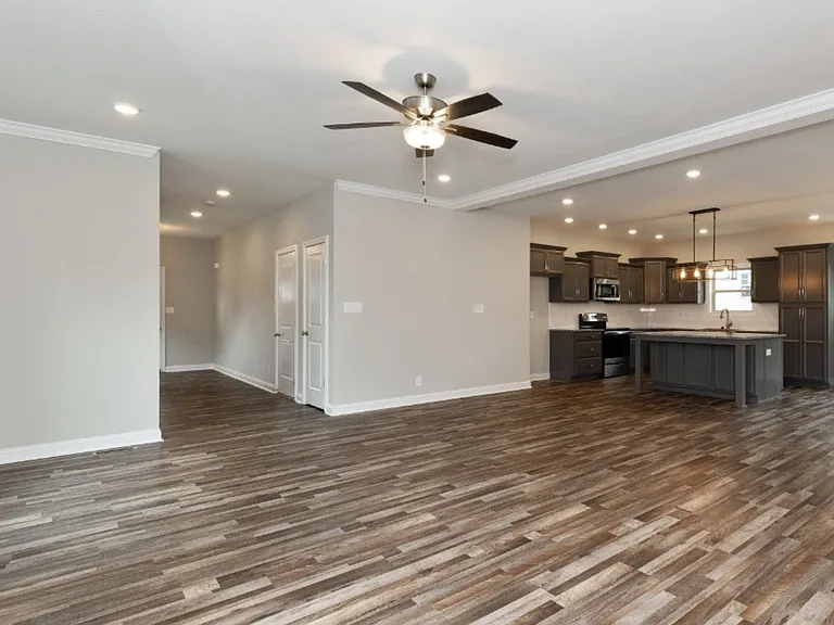 1086 Spicer Dr — Photo 3