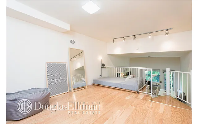 Sold by Douglas Elliman | media 21