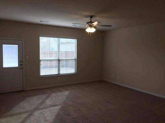 3rd image of 329 Emerald Creek Dr