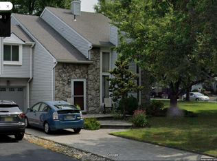 7 Jeffrey Cir, Dayton, NJ 08810