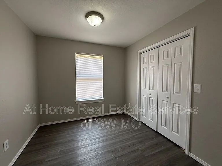 2940 W Walnut St — Photo 10