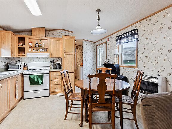 3rd image of 615 N Nobleboro Road