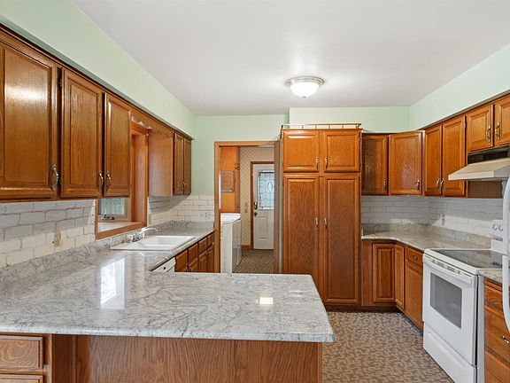 5th image of 520 Glenwood Hts