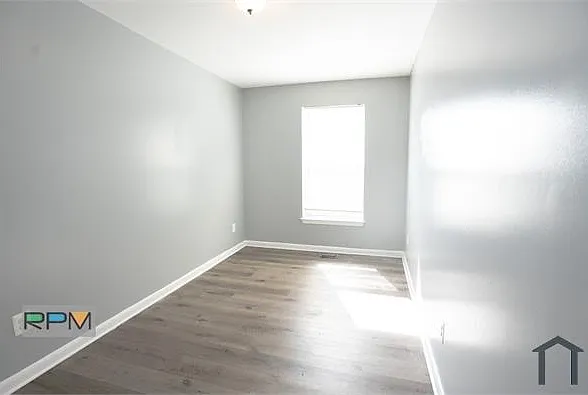 439 Freeman St — Photo 6