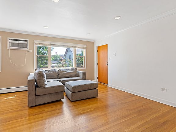 3rd image of 32 Elgin Ave APT B2