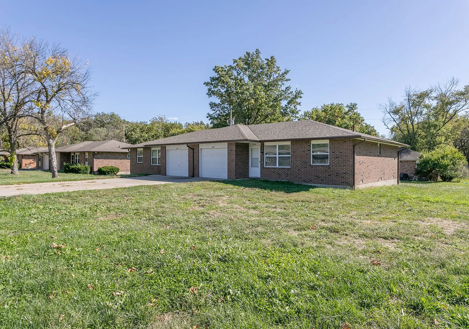 2500 - 2502 E Morris Dr — Photo 1