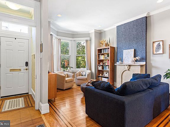 3rd image of 2918 Cambridge St
