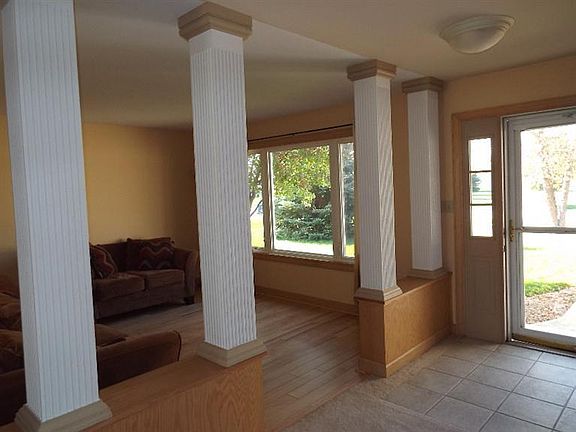 3rd image of 9461 Amberly Ln