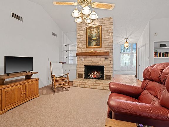 5th image of 806 Olympic Dr