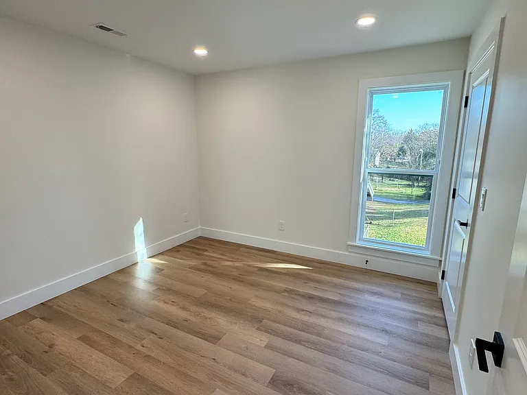 2204 Chester St — Photo 21