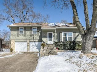 2212 E Taylor Dr, Olathe, KS 66062