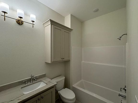 4th image of 322 Arlington Dr