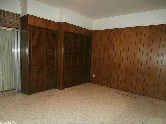 4th image of 2409 Southgate Dr