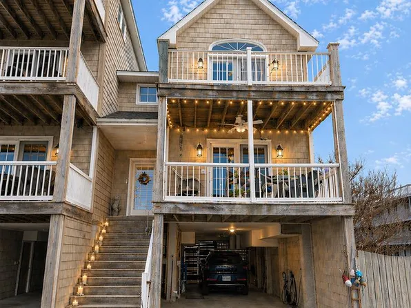 6362 Waters Edge Dr, Chincoteague Island, VA 23336