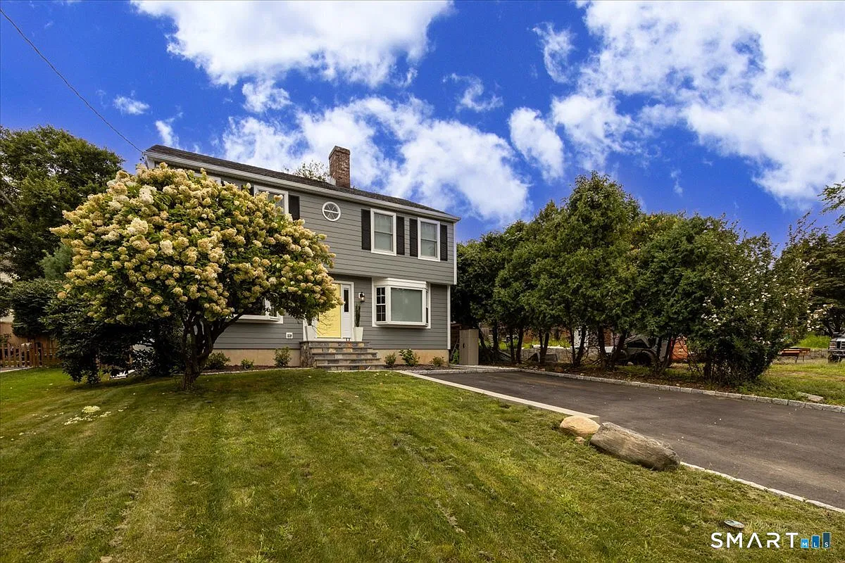 4 bed, 1.5 bath, 1650 sqft, $6,400 — Photo 3