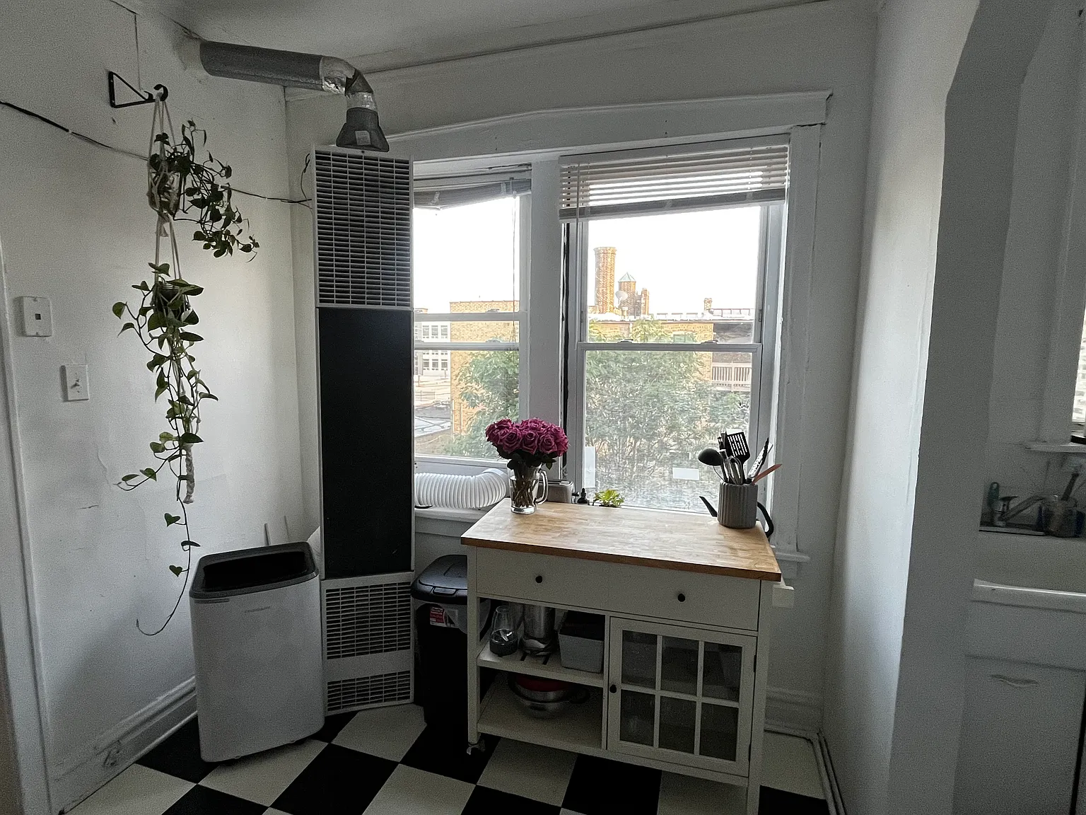 1 bed, 900 sqft, $2,085 — Photo 3