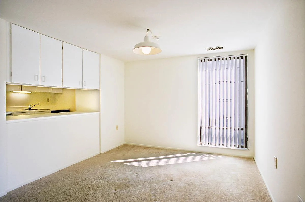 Building Photo - 6305 Marchand St #16