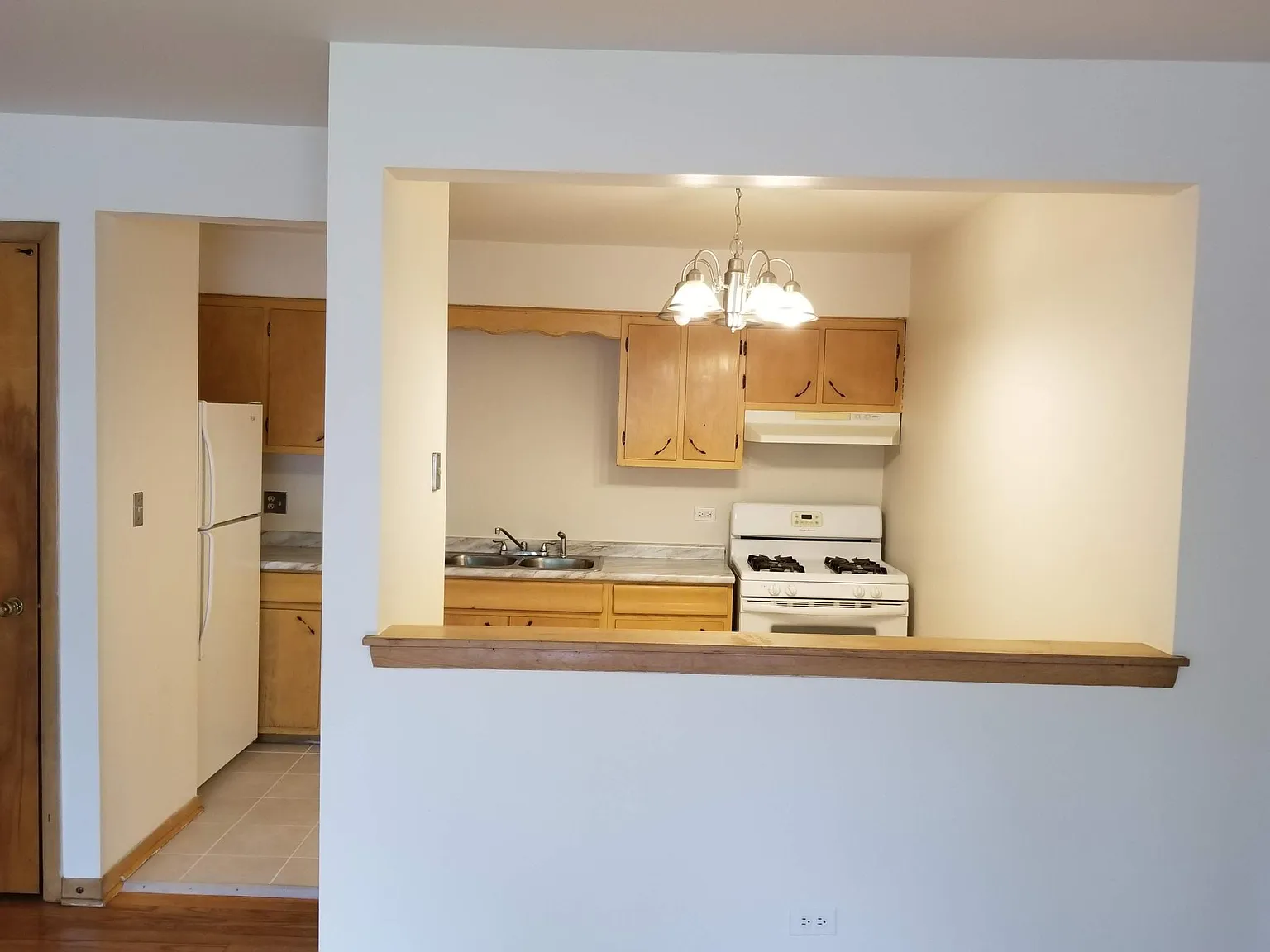 2 bed, 900 sqft, $1,600 — Photo 3